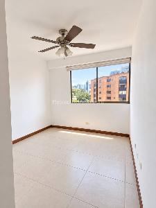 Apartamento de 3 alcobas en arriendo en Los Balsos, Medellín, 187 m² · foto 5 de 11