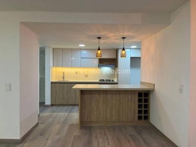 Apartamento de 2 alcobas en arriendo en Jardines, Envigado, 90 m² · foto 2 de 12