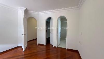 Casa de 4 alcobas en venta en El Esmeraldal, Envigado, 226 m² · foto 17 de 20