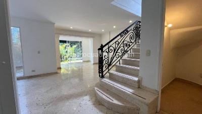 Casa de 4 alcobas en venta en El Esmeraldal, Envigado, 226 m² · foto 1 de 20