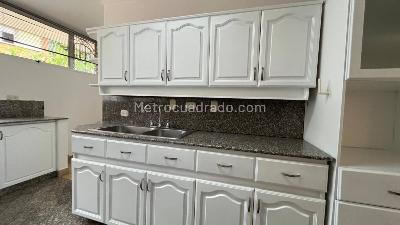 Casa de 4 alcobas en venta en El Esmeraldal, Envigado, 226 m² · foto 5 de 20