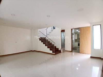 Casa de 3 alcobas en arriendo en San Lucas, Envigado, 228 m² · foto 2 de 20