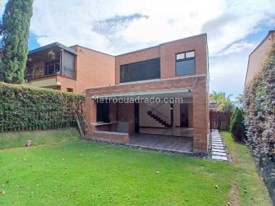 Casa de 3 alcobas en arriendo en San Lucas, Envigado, 228 m² · foto 3 de 20