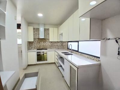 Casa de 3 alcobas en arriendo en San Lucas, Envigado, 228 m² · foto 4 de 20