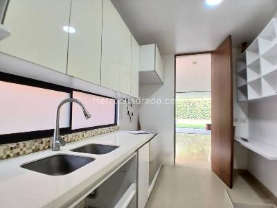 Casa de 3 alcobas en arriendo en San Lucas, Envigado, 228 m² · foto 5 de 20