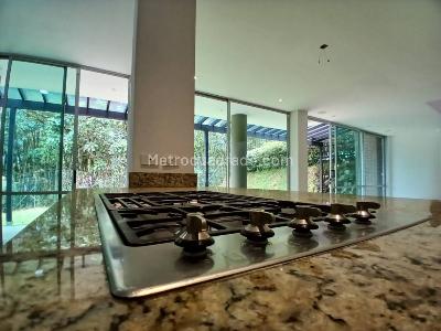 Casa de 3 alcobas en arriendo en San Lucas, Envigado, 448 m² · foto 12 de 20