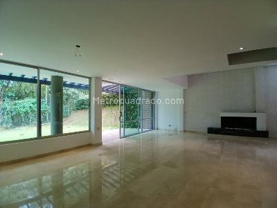 Casa de 3 alcobas en arriendo en San Lucas, Envigado, 448 m² · foto 3 de 20
