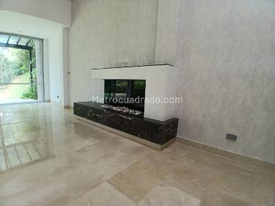 Casa de 3 alcobas en arriendo en San Lucas, Envigado, 448 m² · foto 4 de 20