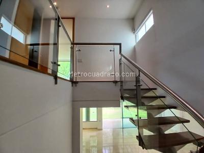 Casa de 3 alcobas en arriendo en San Lucas, Envigado, 448 m² · foto 5 de 20