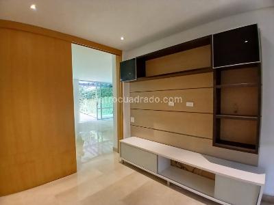 Casa de 3 alcobas en arriendo en San Lucas, Envigado, 448 m² · foto 8 de 20