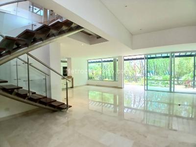 Casa de 3 alcobas en arriendo en San Lucas, Envigado, 455 m² · foto 2 de 20