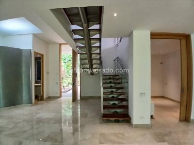 Casa de 3 alcobas en arriendo en San Lucas, Envigado, 455 m² · foto 3 de 20