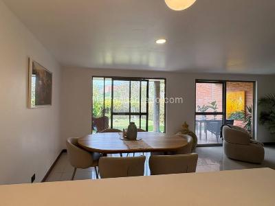 Casa de 4 alcobas en arriendo en Loma Del Escobero, Envigado, 300 m² · foto 11 de 20