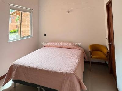 Casa de 4 alcobas en arriendo en Loma Del Escobero, Envigado, 300 m² · foto 17 de 20
