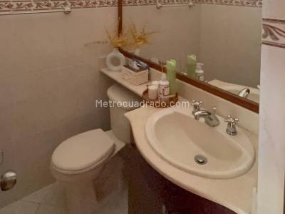 Casa de 4 alcobas en arriendo en Loma Del Escobero, Envigado, 300 m² · foto 18 de 20