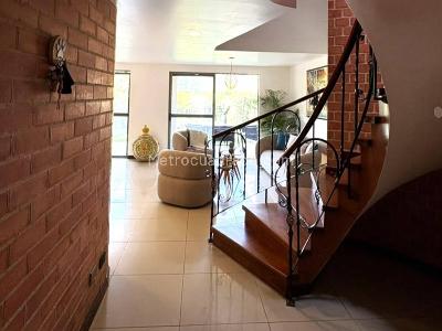 Casa de 4 alcobas en arriendo en Loma Del Escobero, Envigado, 300 m² · foto 2 de 20