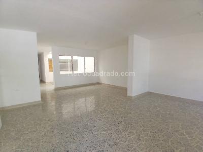 Casa de 4 alcobas en arriendo en Lorena, Medellín, 210 m² · foto 1 de 20