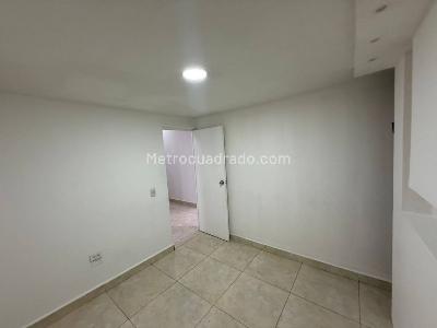 Casa de 5 alcobas en arriendo en La Castellana, Medellín, 190 m² · foto 13 de 20