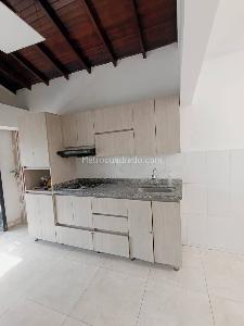 Casa de 5 alcobas en arriendo en La Castellana, Medellín, 190 m² · foto 2 de 20