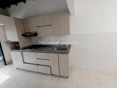 Casa de 5 alcobas en arriendo en La Castellana, Medellín, 190 m² · foto 3 de 20