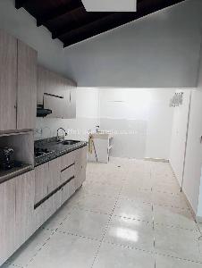 Casa de 5 alcobas en arriendo en La Castellana, Medellín, 190 m² · foto 4 de 20