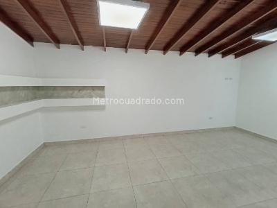 Casa de 5 alcobas en arriendo en La Castellana, Medellín, 190 m² · foto 6 de 20