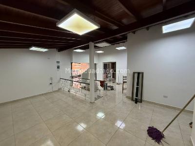 Casa de 5 alcobas en arriendo en La Castellana, Medellín, 190 m² · foto 7 de 20