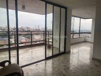 Apartamento de 3 alcobas en venta en Miraflores, Cali, 138 m² · foto 2 de 12
