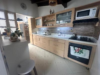 Casa de 3 alcobas en venta en Simon Bolivar, Medellín, 164 m² · foto 2 de 20