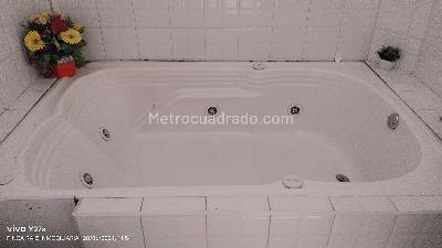 Casa de 5 alcobas en venta en Urbanizacion Las Quintas, Tunja, 215 m² · foto 10 de 20