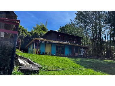 Casa de 3 alcobas en venta en San Felix, Medellín · foto 2 de 20