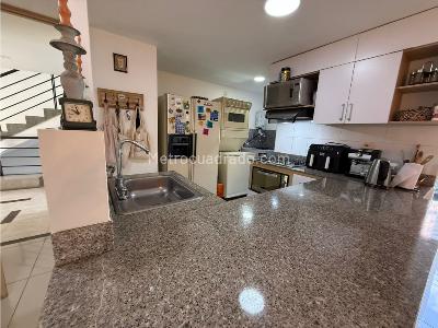 Apartamento de 3 alcobas en venta en San Jose, Sabaneta, 95 m² · foto 5 de 17