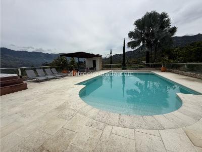 Casa de 4 alcobas en venta en Copacabana, Medellín, 400 m² · foto 19 de 20