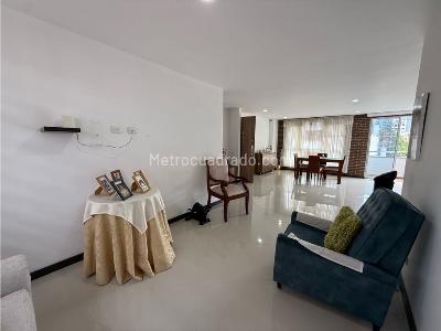 Apartamento de 2 alcobas en venta en Belen, Medellín, 77 m² · foto 2 de 16