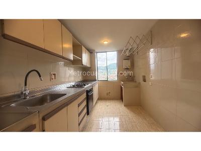 Apartamento de 2 alcobas en venta en Loma De Los Bernal, Medellín, 75 m² · foto 6 de 14
