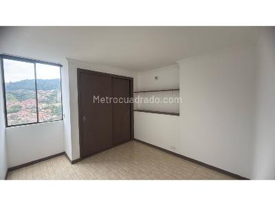 Apartamento de 2 alcobas en venta en Loma De Los Bernal, Medellín, 75 m² · foto 7 de 14