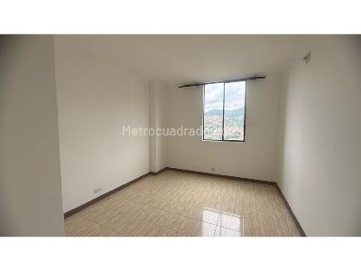 Apartamento de 2 alcobas en venta en Loma De Los Bernal, Medellín, 75 m² · foto 11 de 14