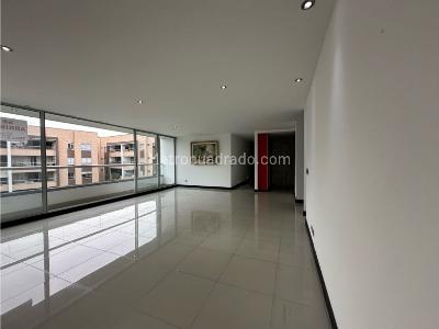 Apartamento de 4 alcobas en venta en Pance \ Comuna 22, Cali, 222 m² · foto 2 de 18