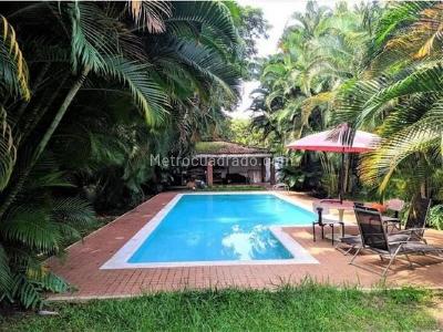Casa de 5 alcobas en venta en Ciudad Jardin, Cali, 670 m² · foto 8 de 11