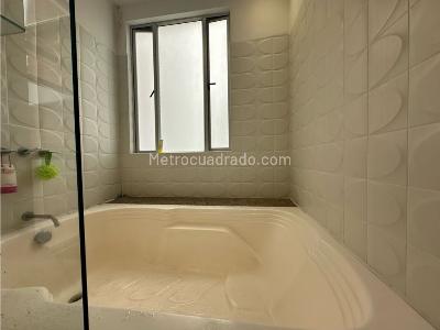 Apartamento de 3 alcobas en venta en Cristales, Cali, 202 m² · foto 13 de 20