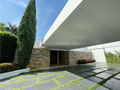 Casa de 5 alcobas en venta en Ciudad Jardin, Cali · foto 2 de 20