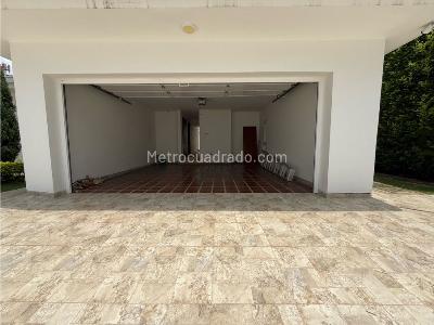 Casa de 4 alcobas en venta en Ciudad Jardin, Cali, 600 m² · foto 2 de 20