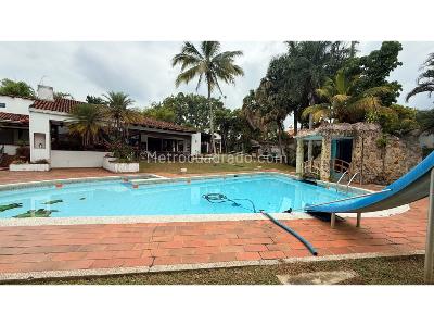 Casa de 5 alcobas en venta en Ciudad Jardin, Cali, 700 m² · foto 2 de 9