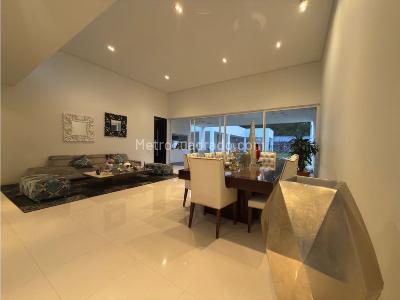 Casa de 5 alcobas en venta en Ciudad Jardin, Cali, 577 m² · foto 2 de 11