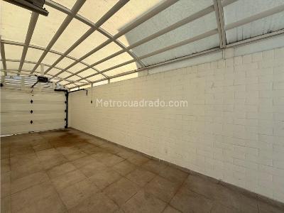 Casa de 3 alcobas en venta en Ciudad Jardin, Cali, 300 m² · foto 2 de 13
