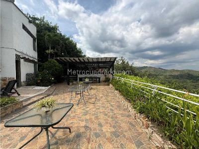 Casa de 5 alcobas en venta en Dapa, Cali, 1728 m² · foto 3 de 17