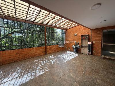 Casa de 4 alcobas en venta en Santa Isabel, Cali, 271 m² · foto 9 de 14