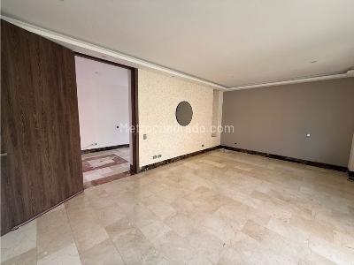Casa de 4 alcobas en venta en Ciudad Jardin, Cali, 485 m² · foto 3 de 12
