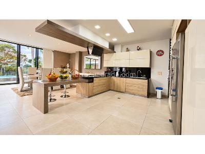 Casa de 5 alcobas en venta en Pance, Cali, 1560 m² · foto 3 de 10