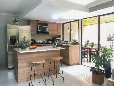 Casa de 5 alcobas en venta en Cuatro Esquinas, Rionegro, 215 m² · foto 3 de 9